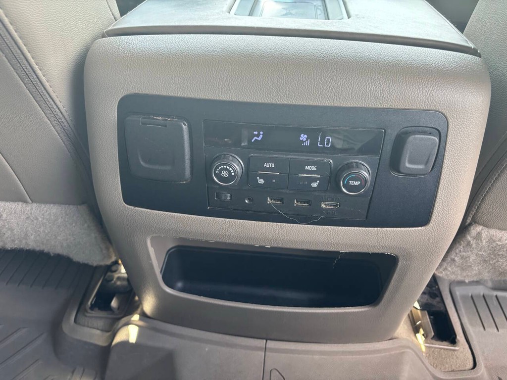 GMC Yukon XL Vehicle Full-screen Gallery Image 20