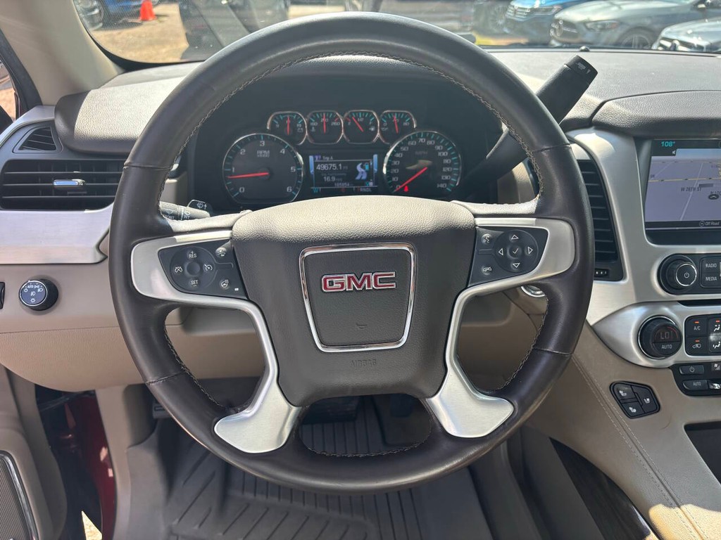 GMC Yukon XL Vehicle Full-screen Gallery Image 24