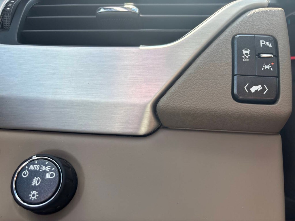 GMC Yukon XL Vehicle Full-screen Gallery Image 26