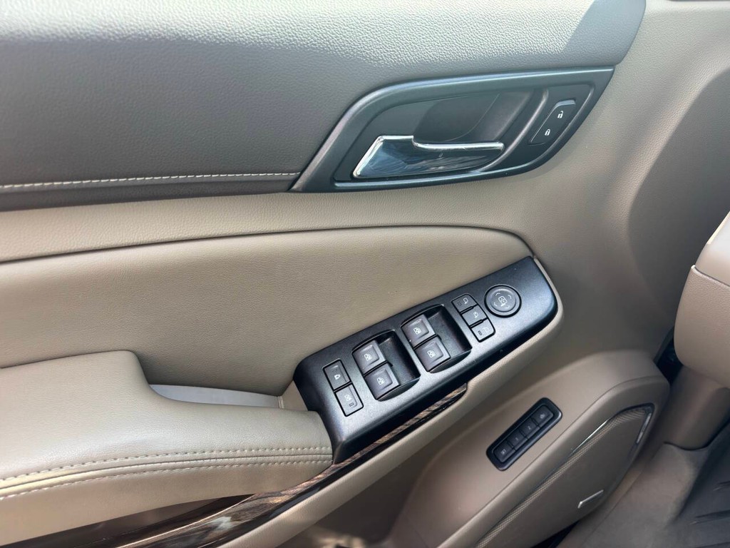 GMC Yukon XL Vehicle Full-screen Gallery Image 27