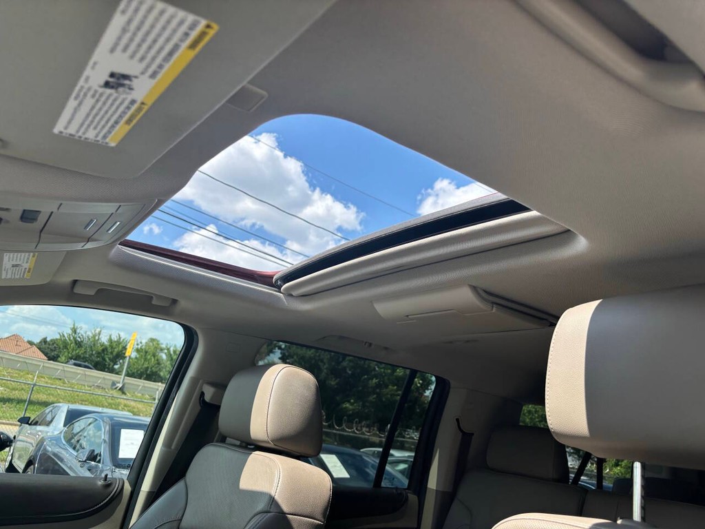 GMC Yukon XL Vehicle Full-screen Gallery Image 29