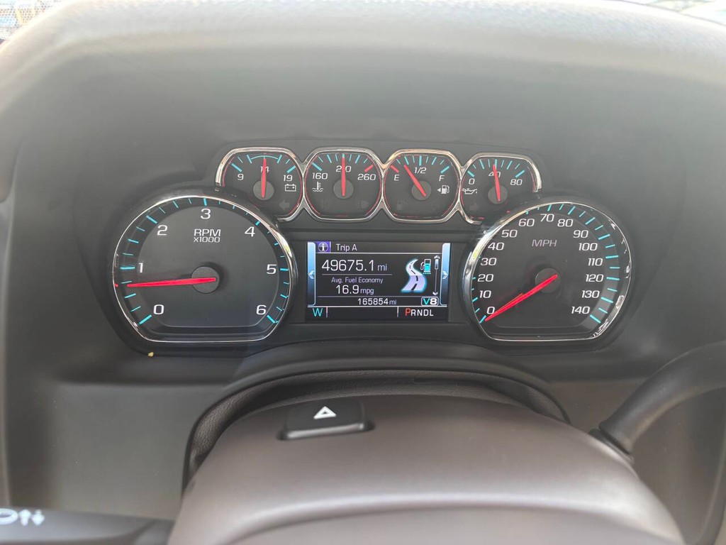 GMC Yukon XL Vehicle Full-screen Gallery Image 30