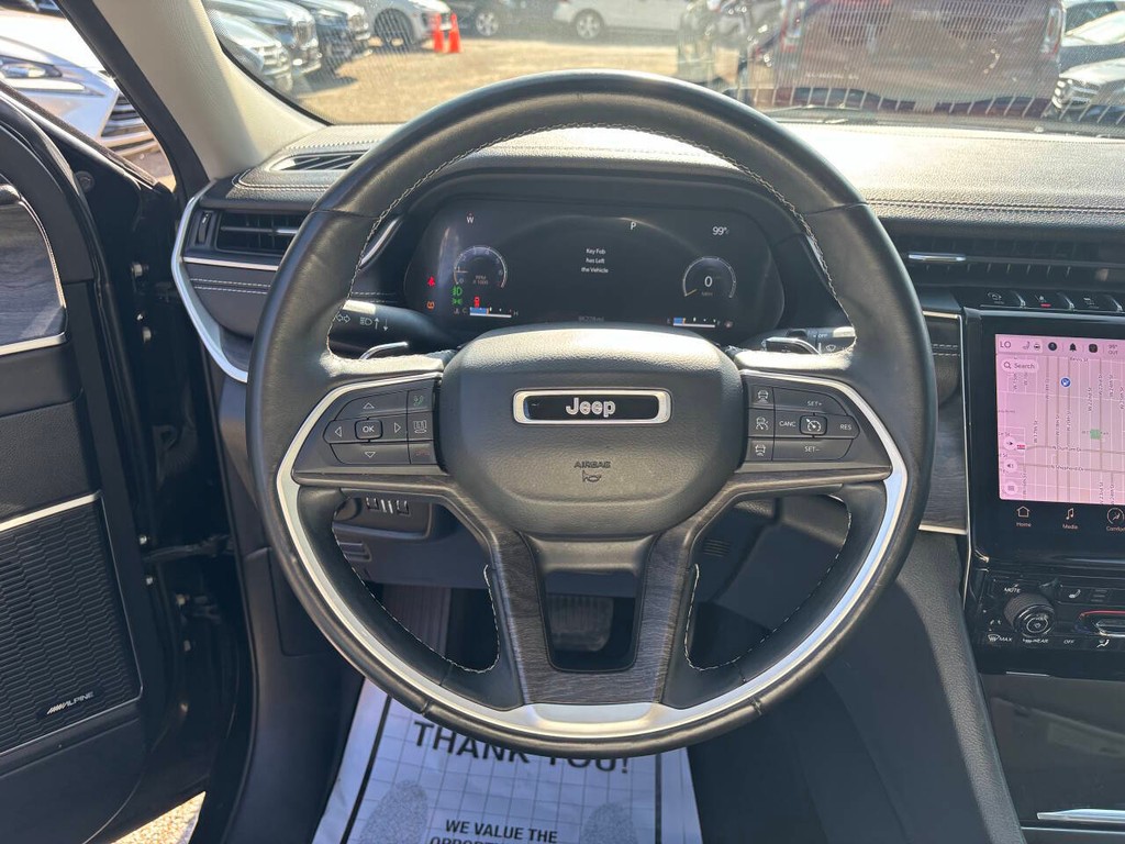Jeep Grand Cherokee L Vehicle Full-screen Gallery Image 26