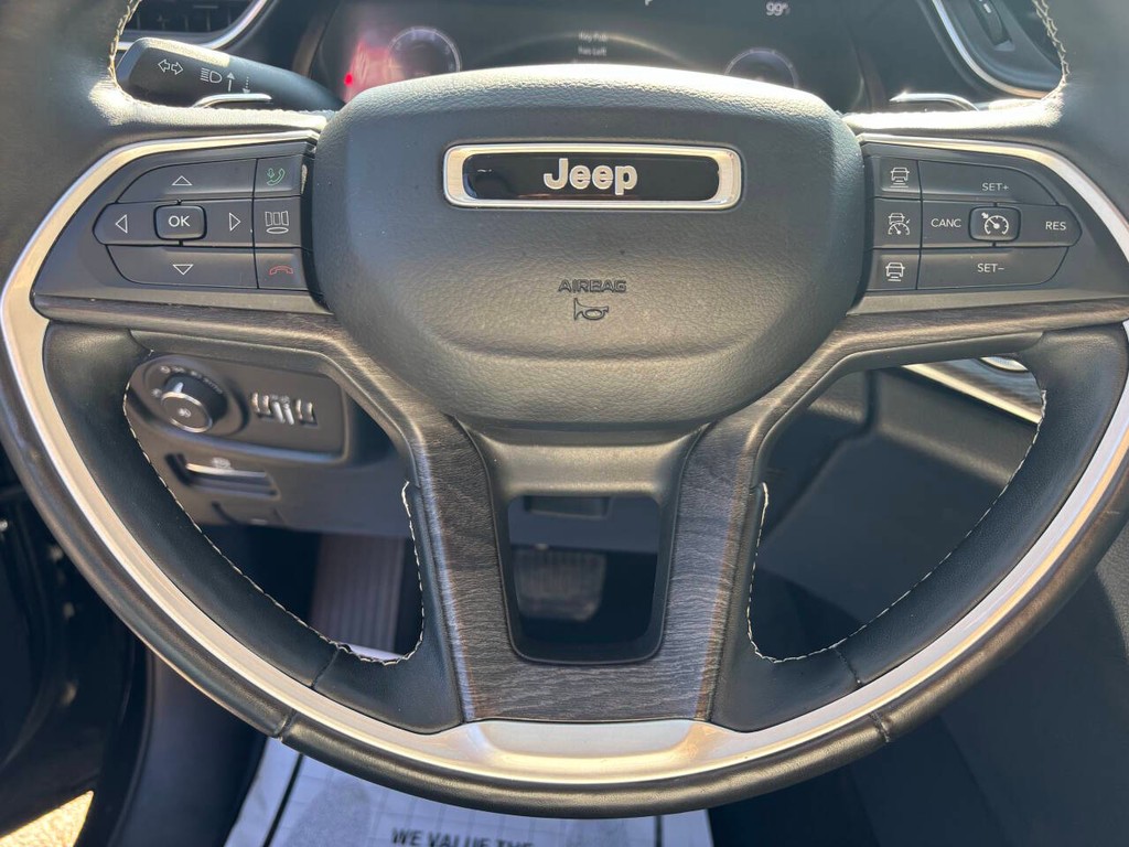 Jeep Grand Cherokee L Vehicle Full-screen Gallery Image 27