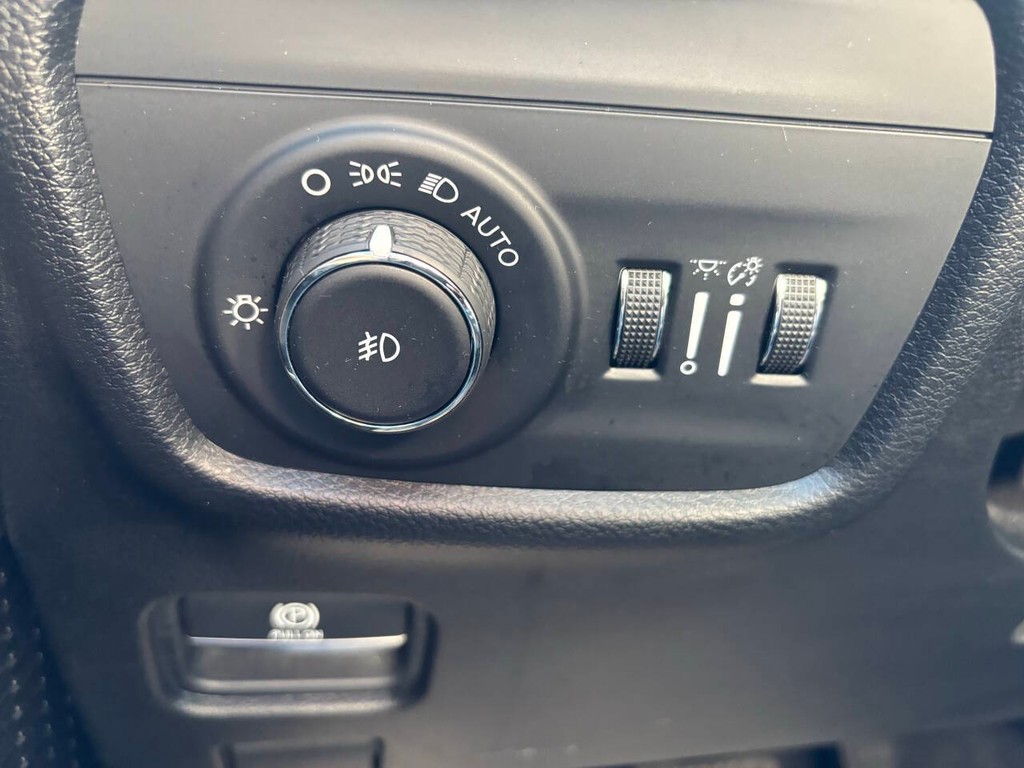 Jeep Grand Cherokee L Vehicle Full-screen Gallery Image 28