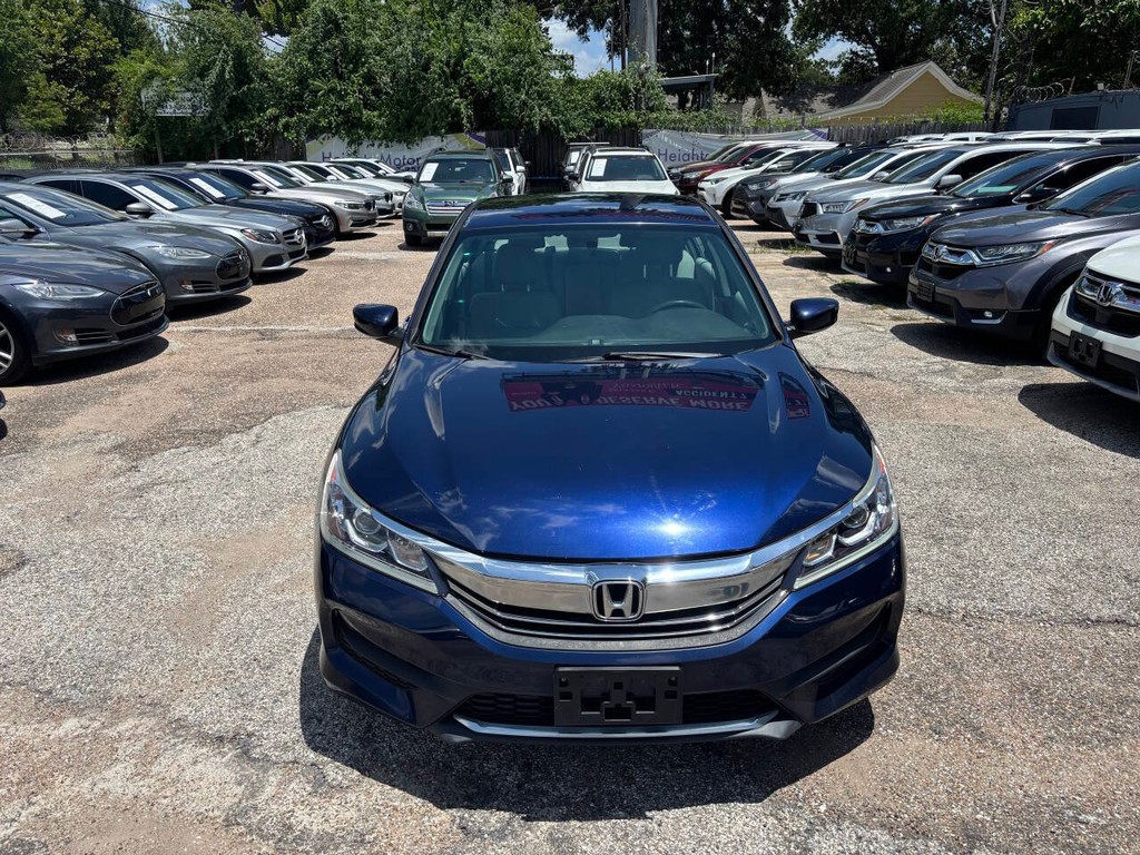 Honda Accord Sedan Vehicle Full-screen Gallery Image 03