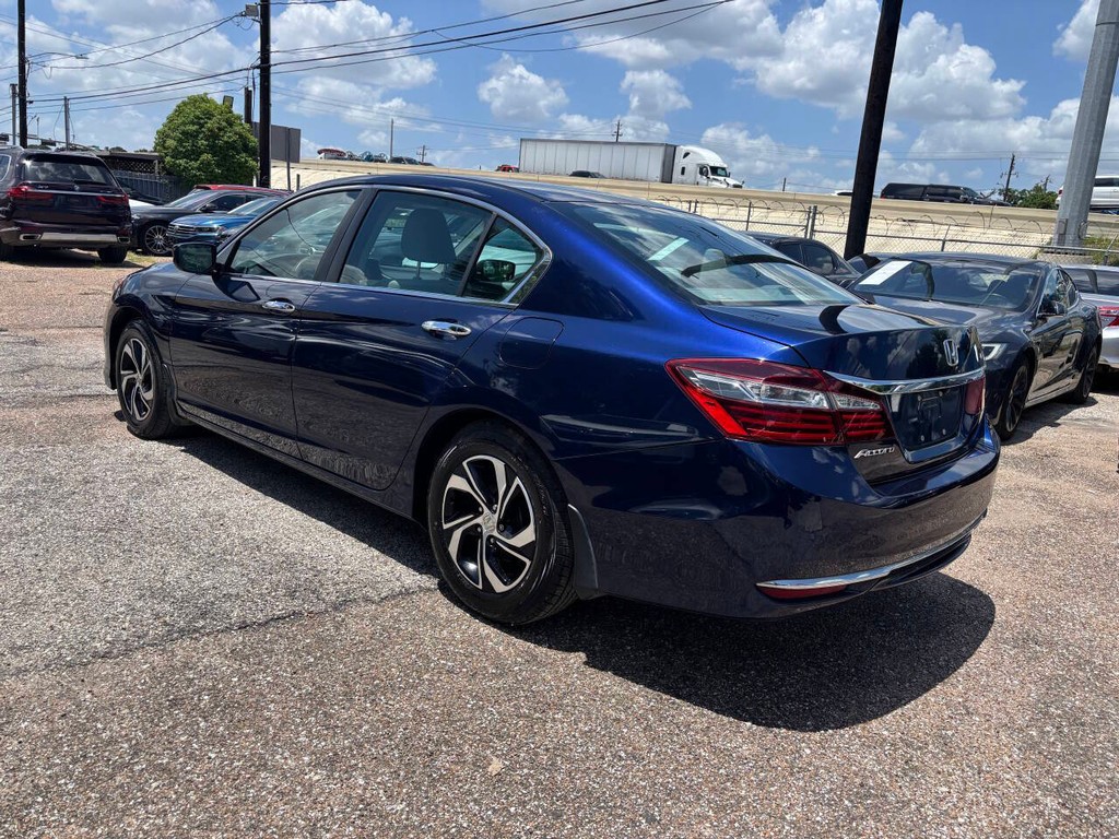 Honda Accord Sedan Vehicle Full-screen Gallery Image 05