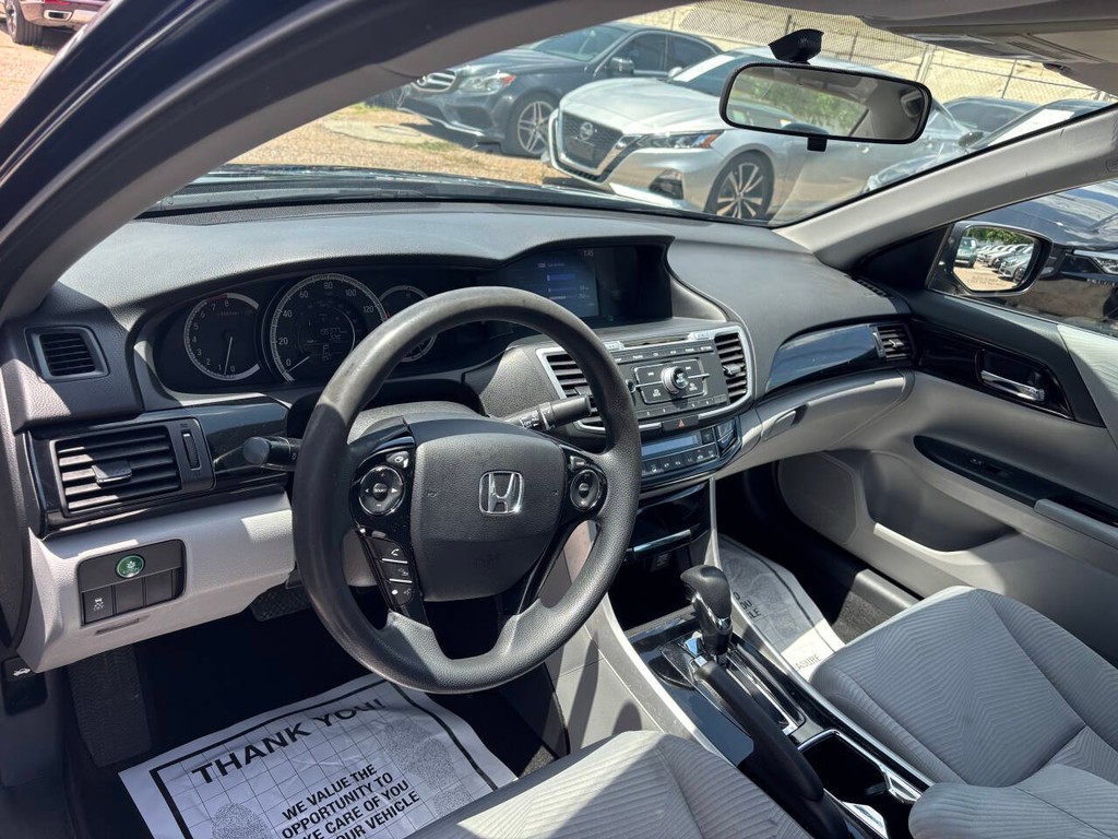 Honda Accord Sedan Vehicle Full-screen Gallery Image 08