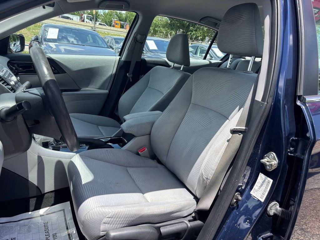 Honda Accord Sedan Vehicle Full-screen Gallery Image 09