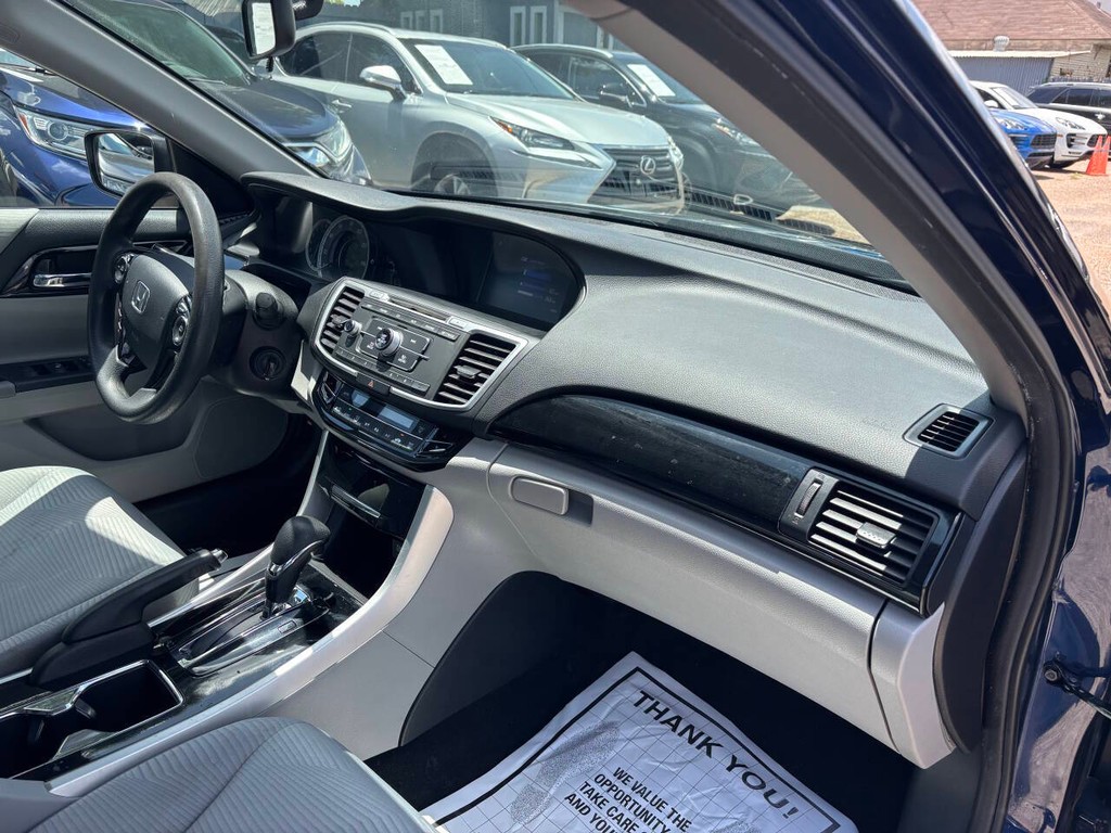 Honda Accord Sedan Vehicle Full-screen Gallery Image 11