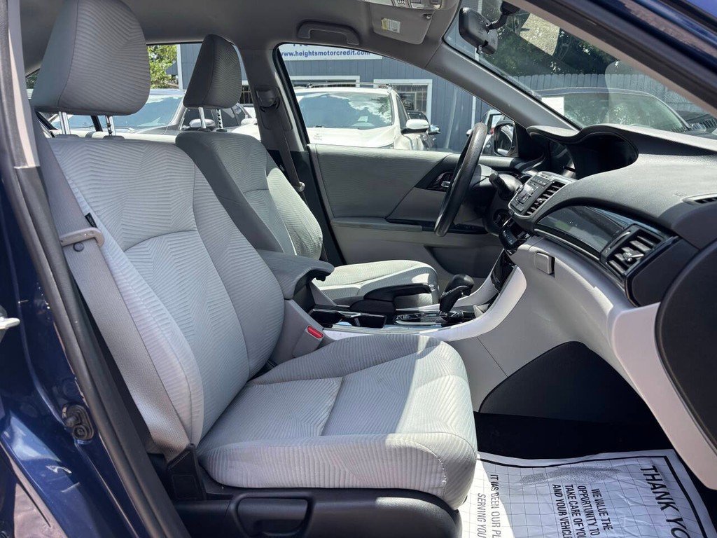 Honda Accord Sedan Vehicle Full-screen Gallery Image 12