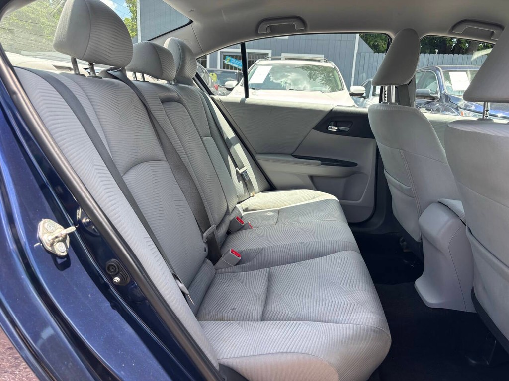 Honda Accord Sedan Vehicle Full-screen Gallery Image 16