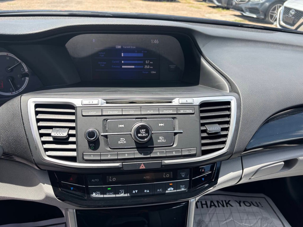 Honda Accord Sedan Vehicle Full-screen Gallery Image 20