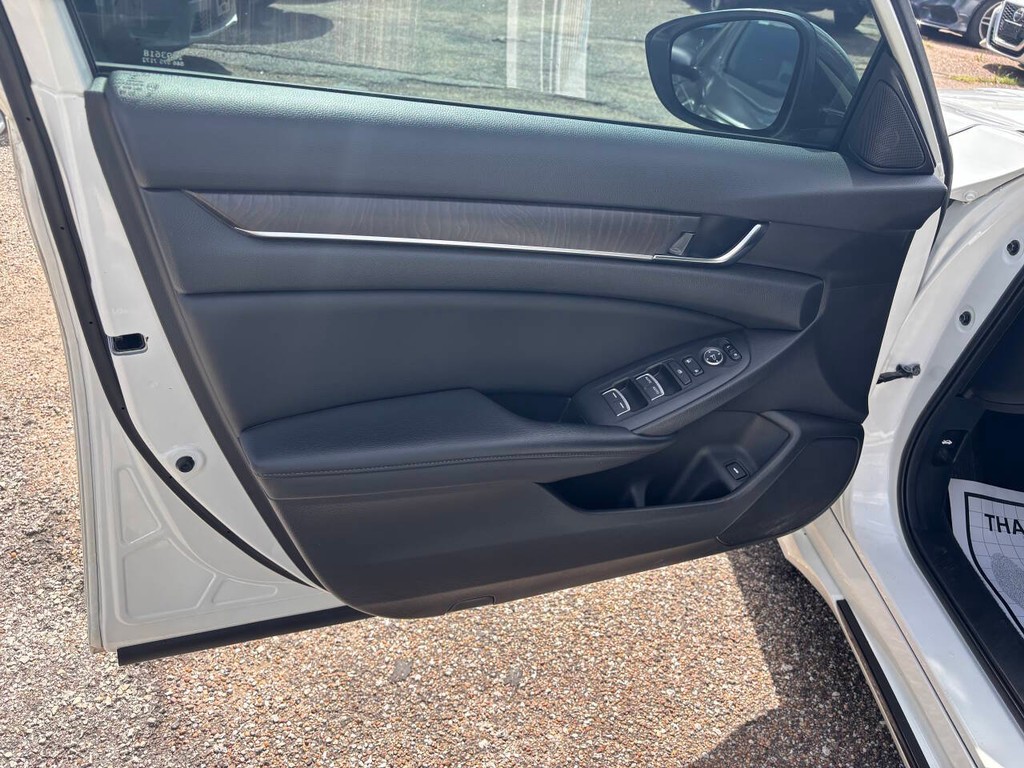 Honda Accord Hybrid Vehicle Full-screen Gallery Image 10