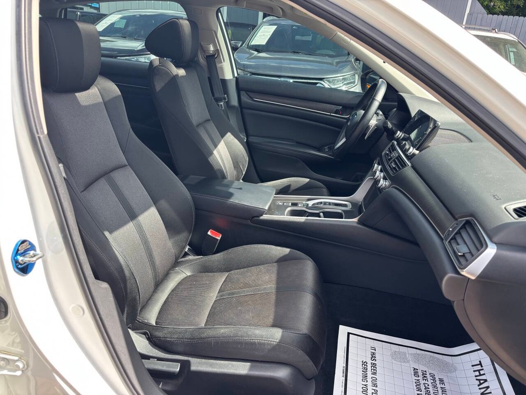 Honda Accord Hybrid Vehicle Full-screen Gallery Image 12