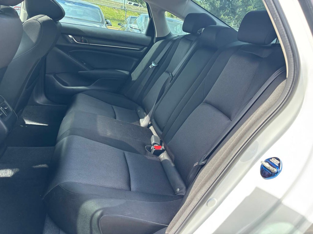 Honda Accord Hybrid Vehicle Full-screen Gallery Image 14