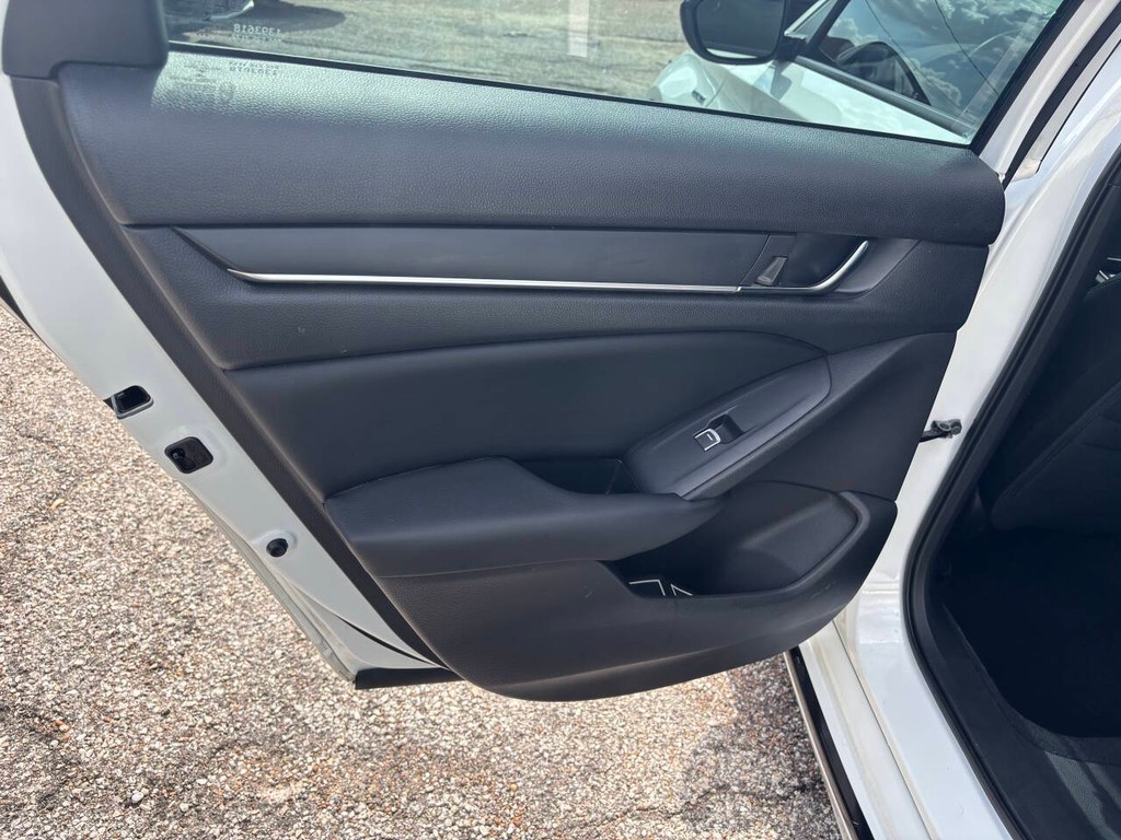 Honda Accord Hybrid Vehicle Full-screen Gallery Image 15