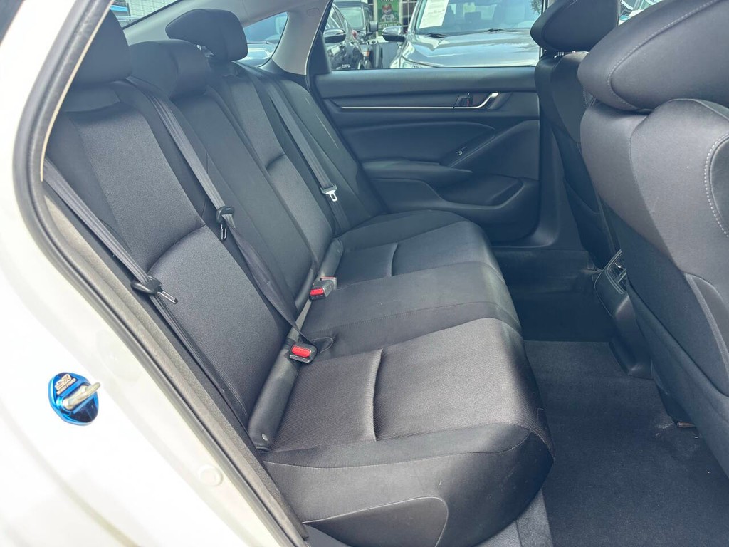 Honda Accord Hybrid Vehicle Full-screen Gallery Image 16