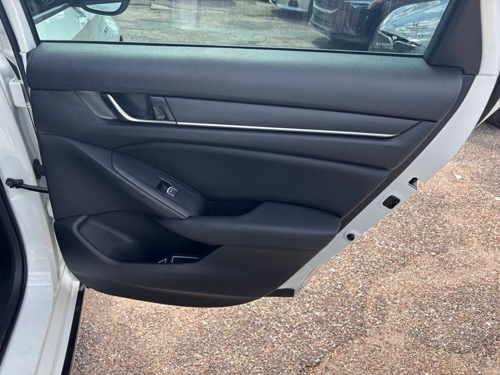 Honda Accord Hybrid Vehicle Full-screen Gallery Image 17