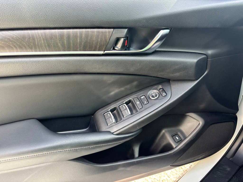 Honda Accord Hybrid Vehicle Full-screen Gallery Image 27