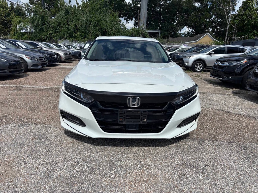 Honda Accord Hybrid Vehicle Full-screen Gallery Image 30