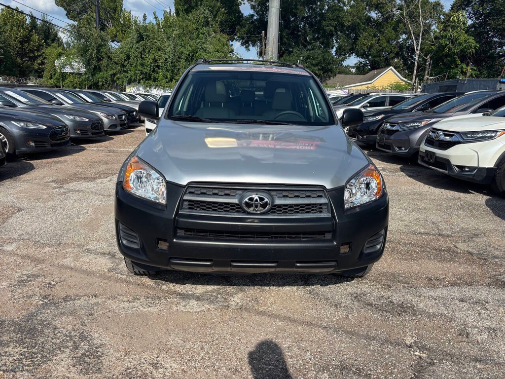 Toyota RAV4 Vehicle Full-screen Gallery Image 02