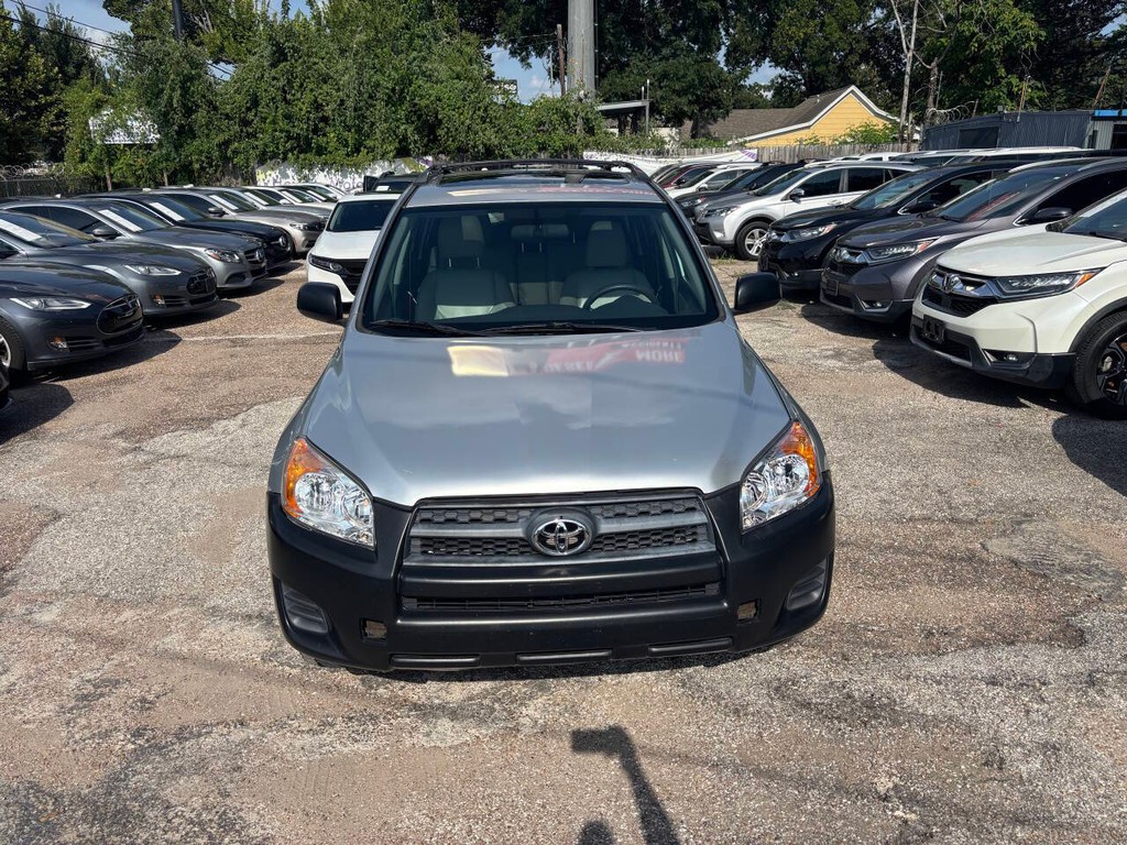 Toyota RAV4 Vehicle Full-screen Gallery Image 03