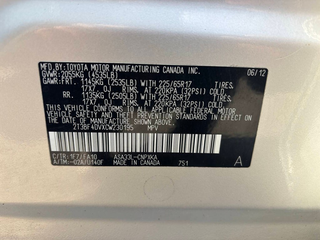 Toyota RAV4 Vehicle Full-screen Gallery Image 27