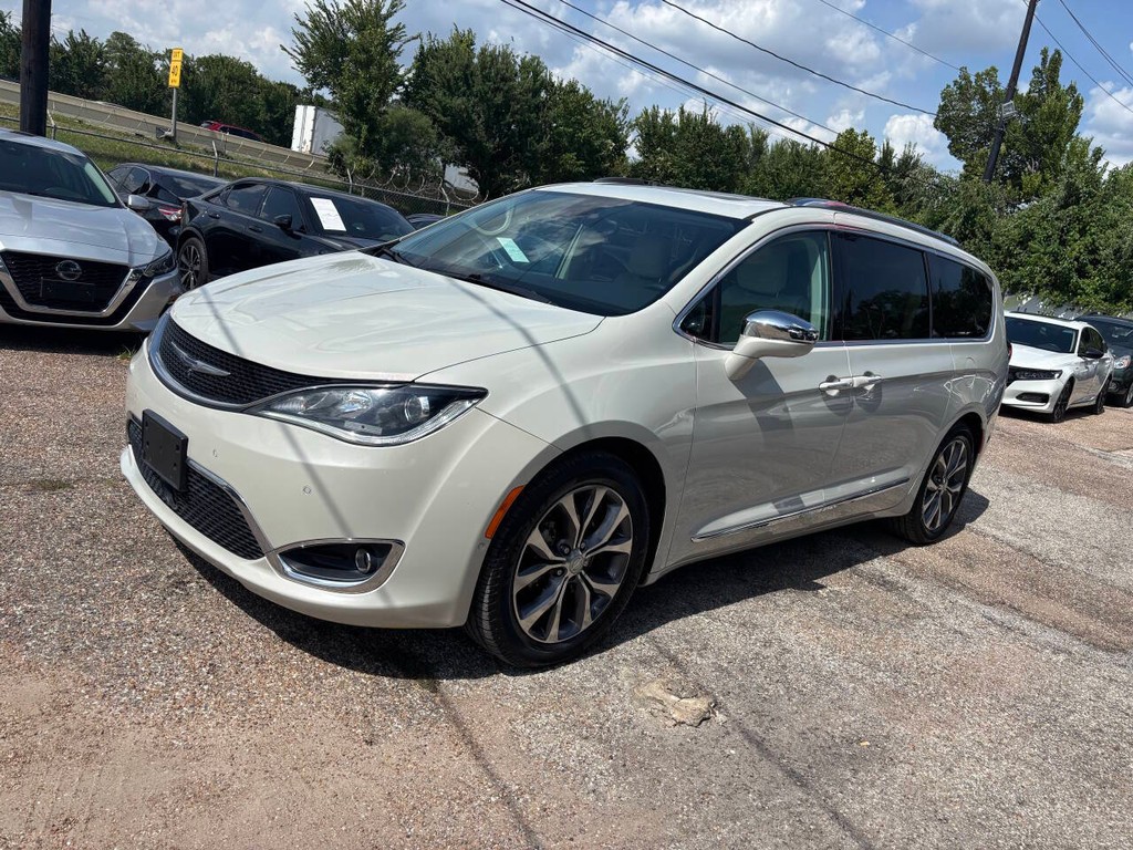 Chrysler Pacifica Vehicle Full-screen Gallery Image 04