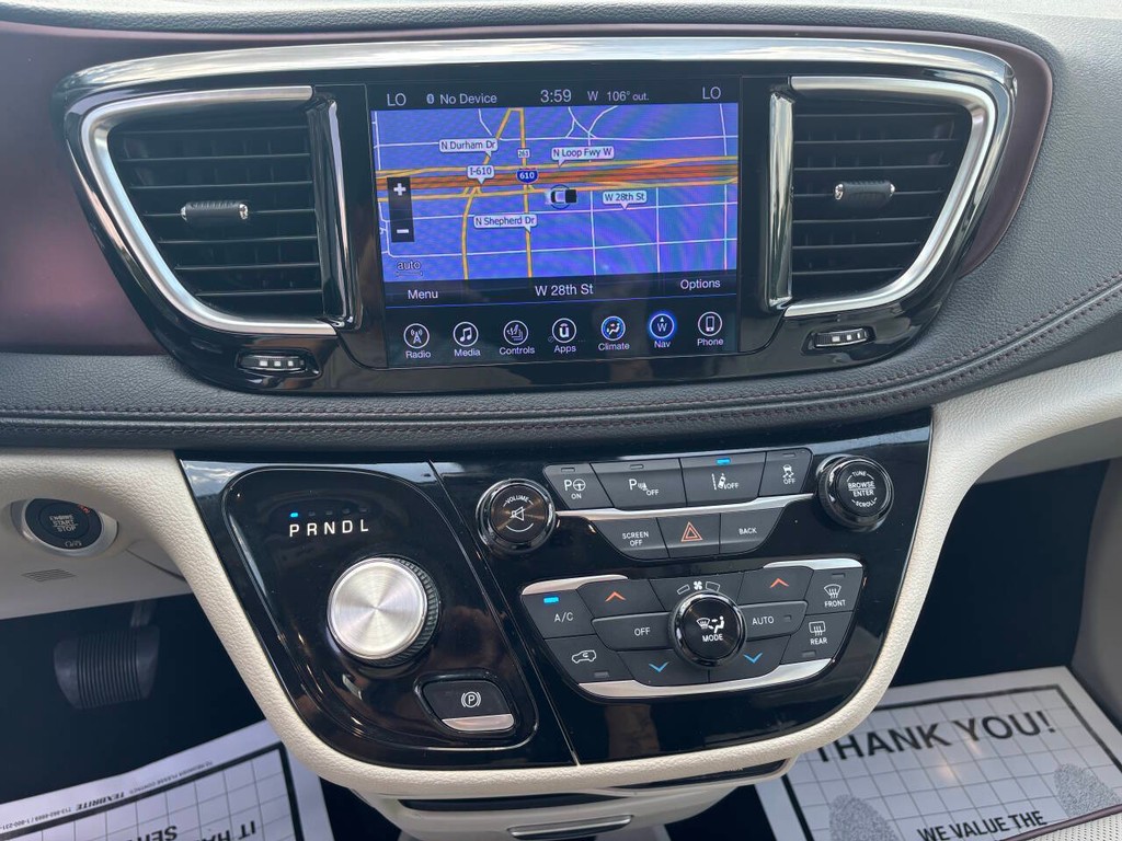 Chrysler Pacifica Vehicle Full-screen Gallery Image 20
