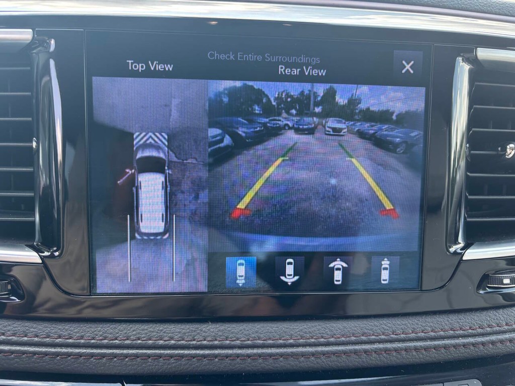 Chrysler Pacifica Vehicle Full-screen Gallery Image 21
