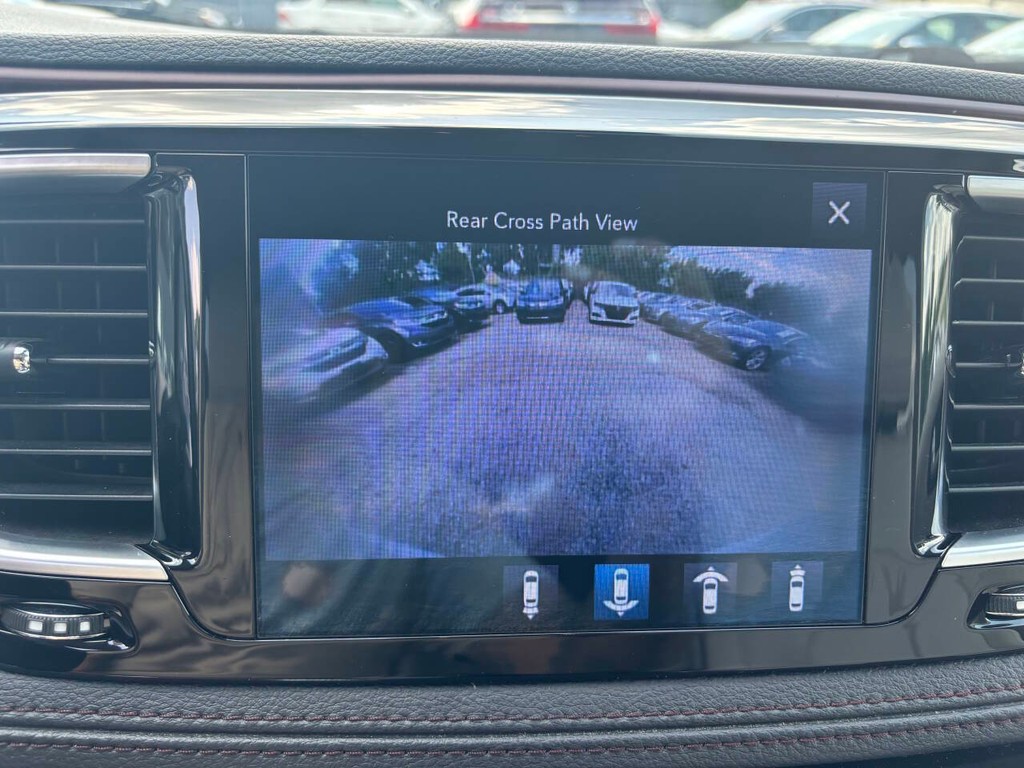 Chrysler Pacifica Vehicle Full-screen Gallery Image 22