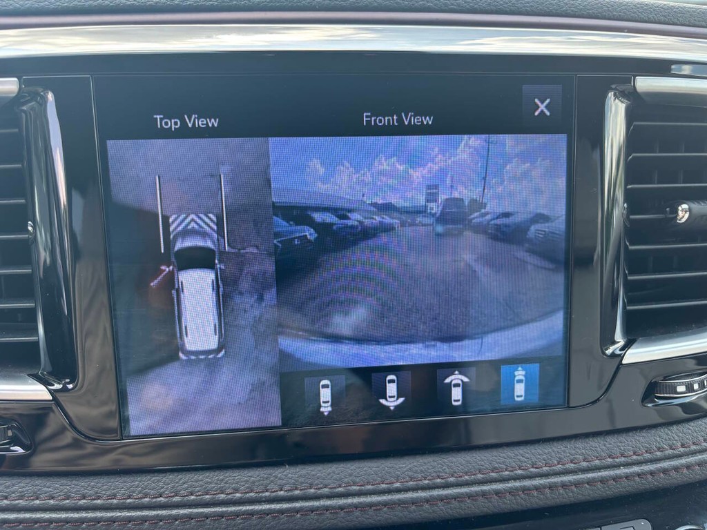 Chrysler Pacifica Vehicle Full-screen Gallery Image 24