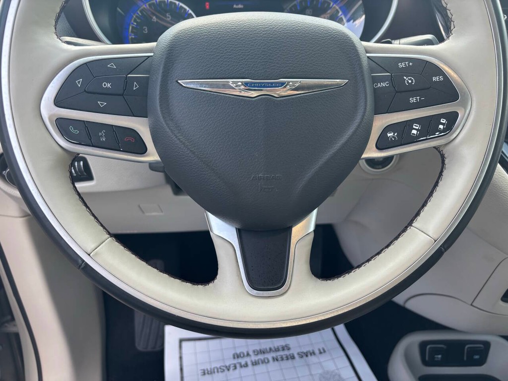 Chrysler Pacifica Vehicle Full-screen Gallery Image 26