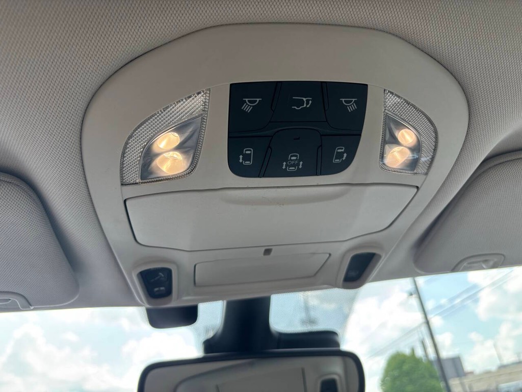 Chrysler Pacifica Vehicle Full-screen Gallery Image 28
