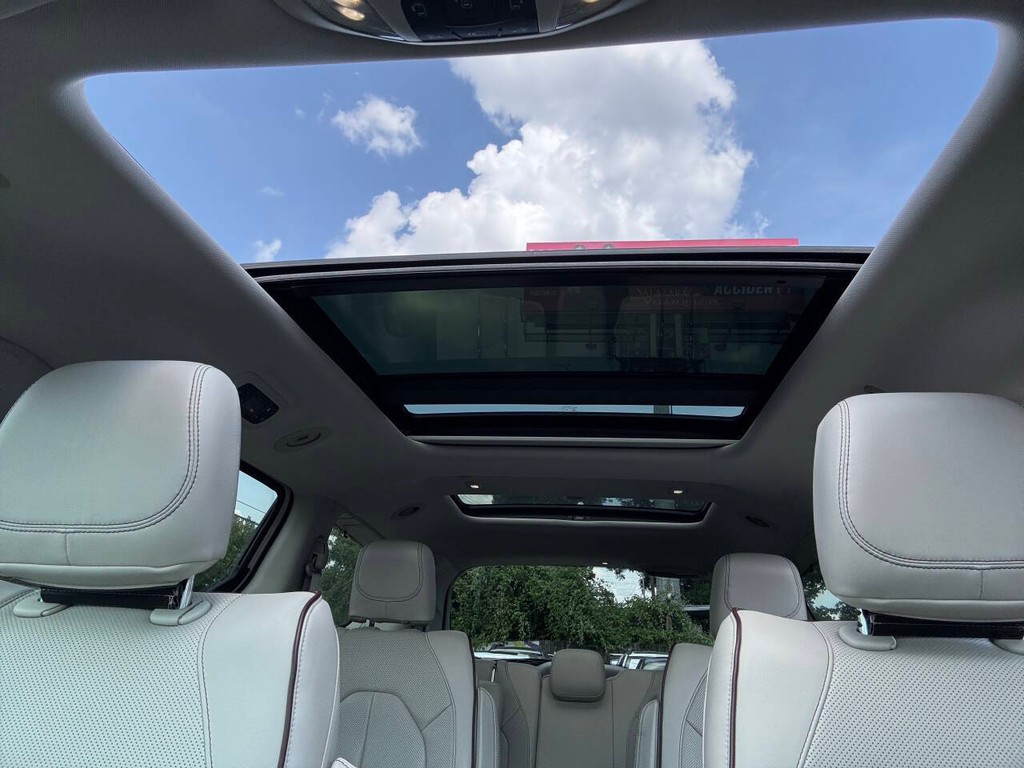Chrysler Pacifica Vehicle Full-screen Gallery Image 29