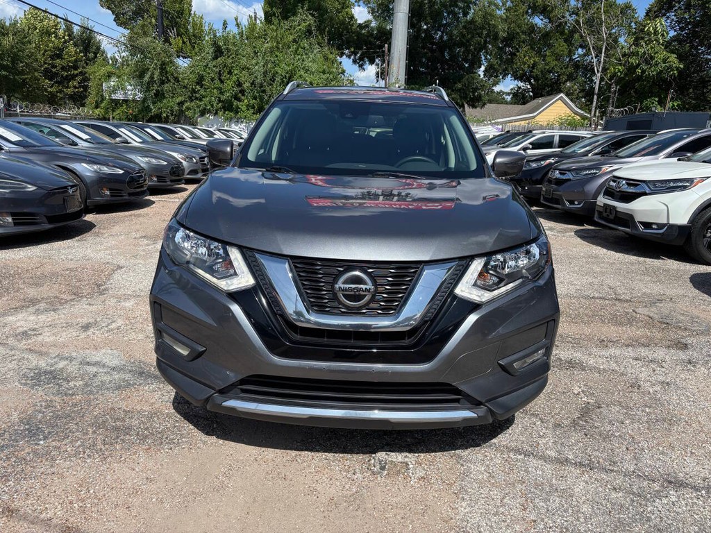 Nissan Rogue Vehicle Full-screen Gallery Image 02
