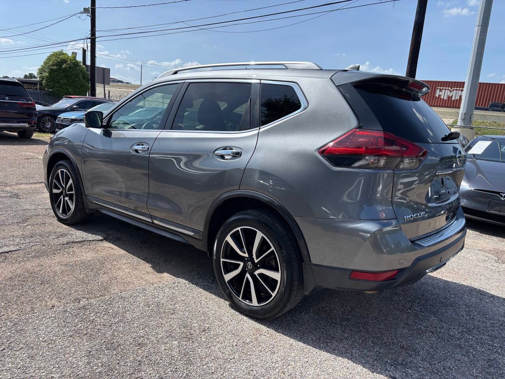 Nissan Rogue Vehicle Full-screen Gallery Image 05