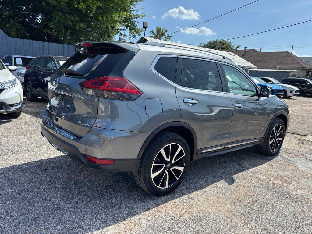Nissan Rogue Vehicle Full-screen Gallery Image 07