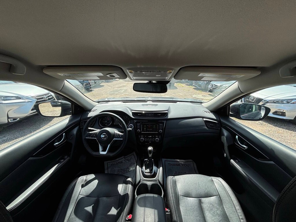Nissan Rogue Vehicle Full-screen Gallery Image 17