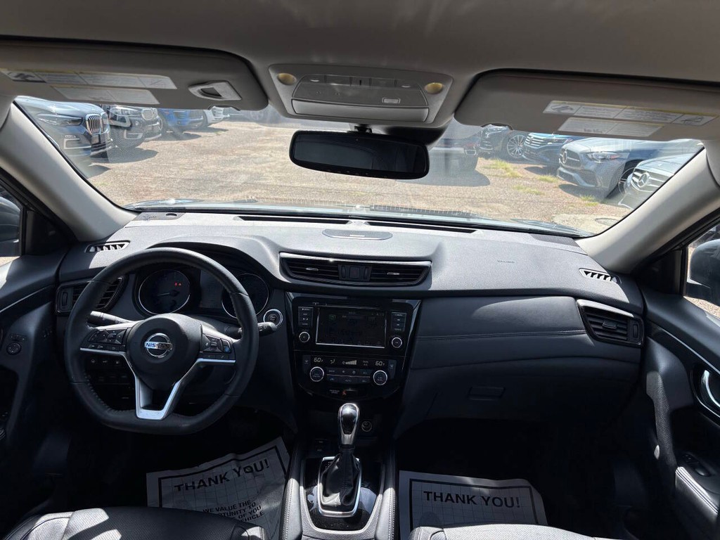 Nissan Rogue Vehicle Full-screen Gallery Image 19