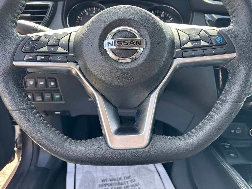 Nissan Rogue Vehicle Full-screen Gallery Image 24