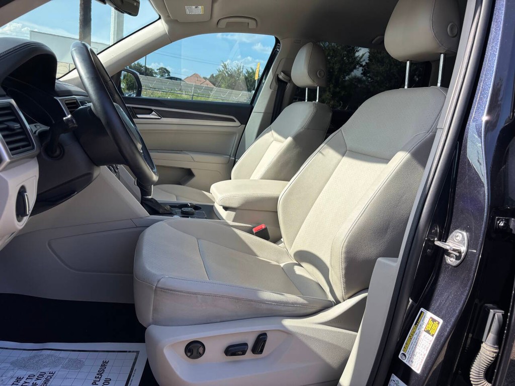 Volkswagen Atlas Vehicle Full-screen Gallery Image 09