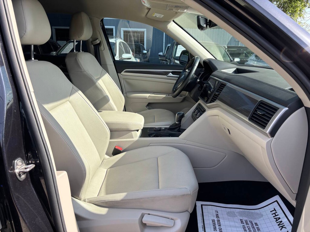 Volkswagen Atlas Vehicle Full-screen Gallery Image 12