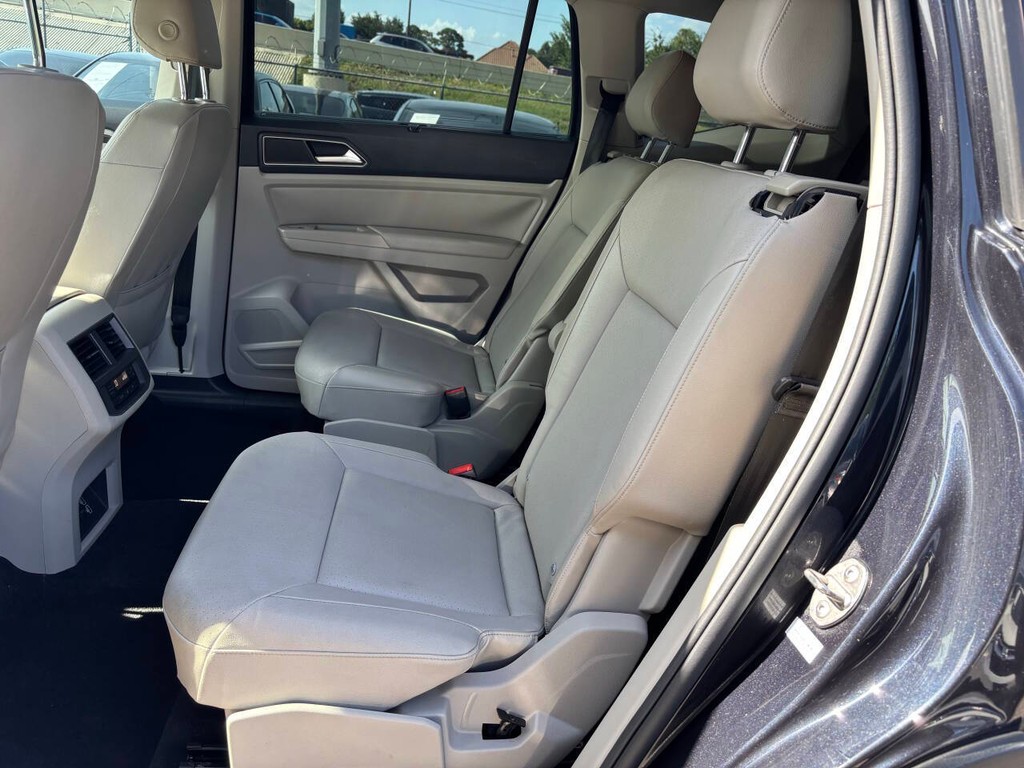 Volkswagen Atlas Vehicle Full-screen Gallery Image 14