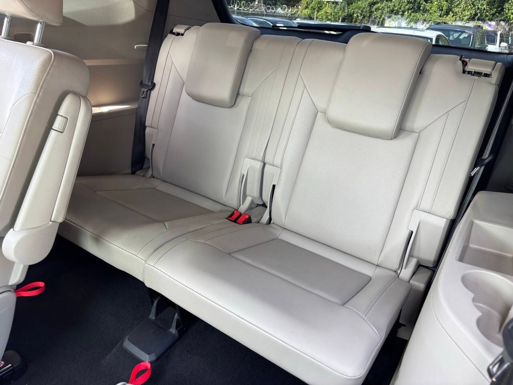 Volkswagen Atlas Vehicle Full-screen Gallery Image 18