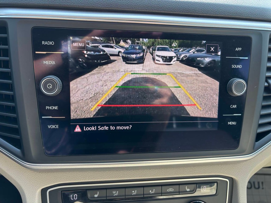 Volkswagen Atlas Vehicle Full-screen Gallery Image 24