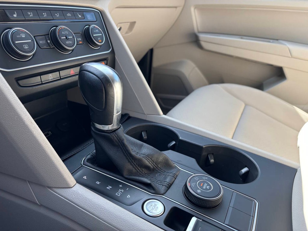 Volkswagen Atlas Vehicle Full-screen Gallery Image 25