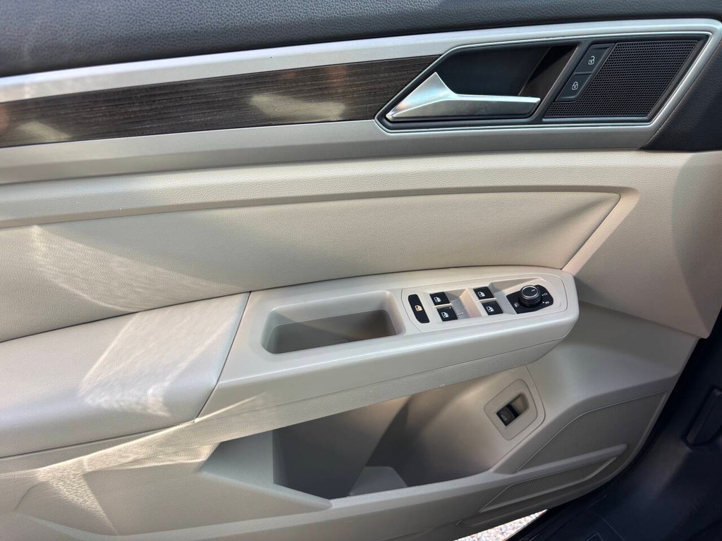 Volkswagen Atlas Vehicle Full-screen Gallery Image 28