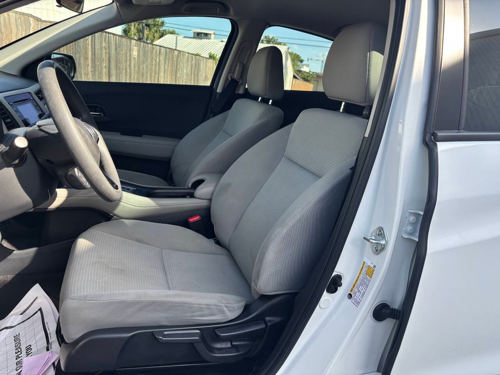 Honda HR-V Vehicle Full-screen Gallery Image 09